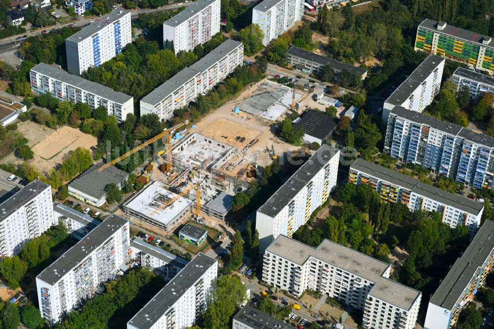 Luftbild Berlin - Baustelle zum Neubau des Schulgebaudes im Ortsteil Biesdorf in Berlin, Deutschland