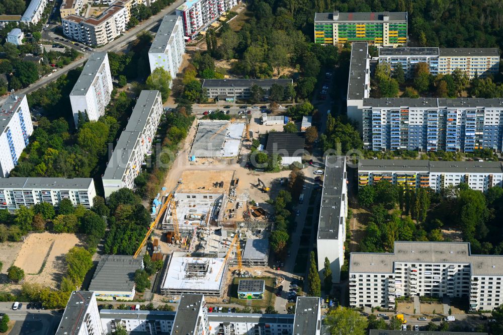 Luftaufnahme Berlin - Baustelle zum Neubau des Schulgebaudes im Ortsteil Biesdorf in Berlin, Deutschland