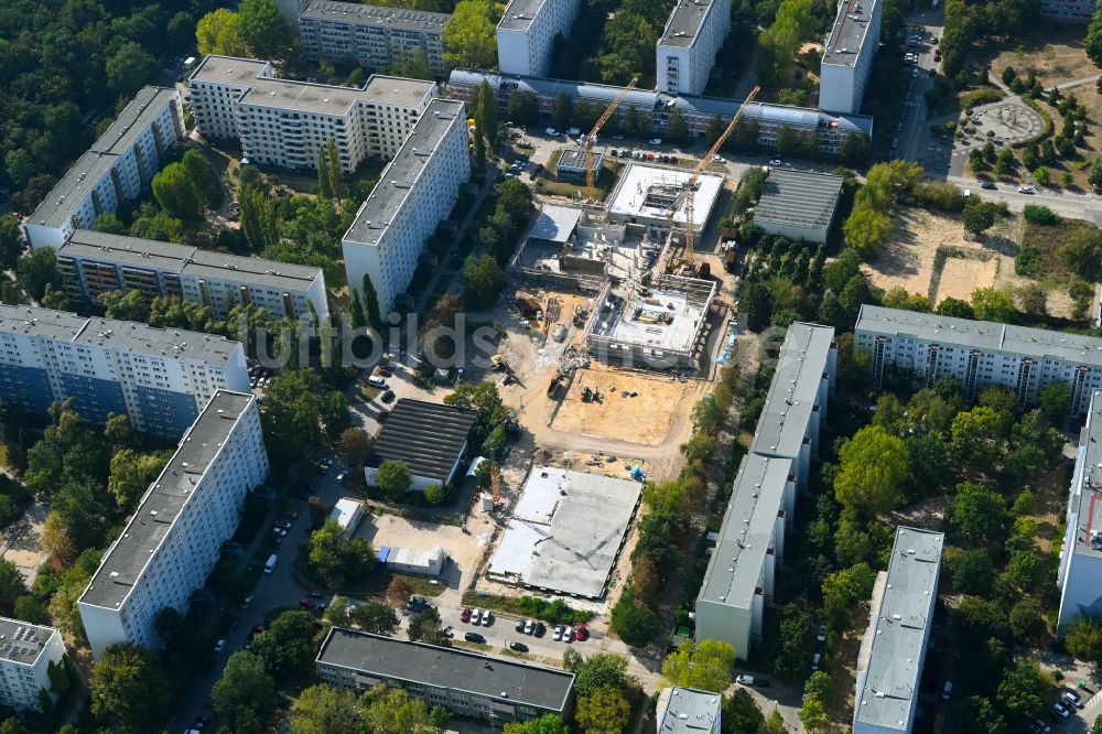 Berlin von oben - Baustelle zum Neubau des Schulgebaudes im Ortsteil Biesdorf in Berlin, Deutschland