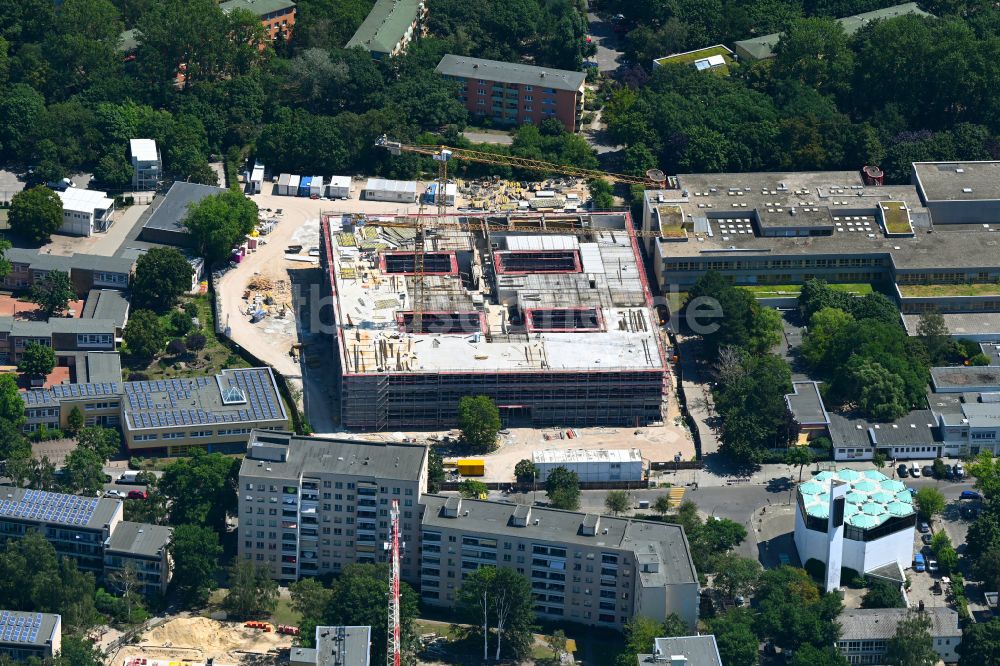 Berlin aus der Vogelperspektive: Baustelle zum Neubau des Schulgebäudes Anna-Freud-Schule in Berlin, Deutschland