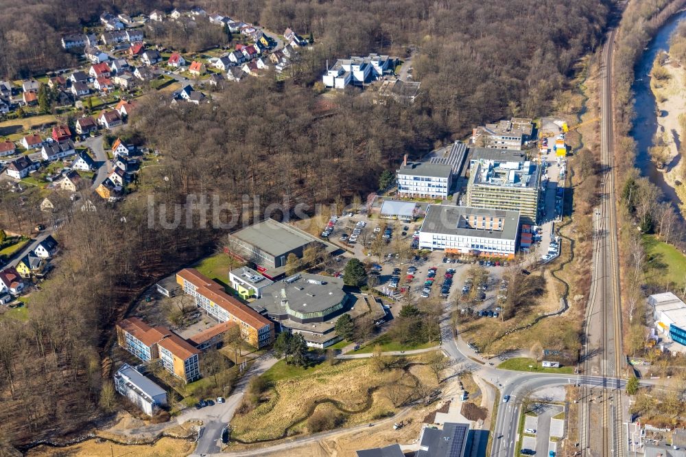 Arnsberg aus der Vogelperspektive: Baustelle zum Neubau des Schulgebäudes Berufskolleg Berliner Platz in Arnsberg im Bundesland Nordrhein-Westfalen, Deutschland