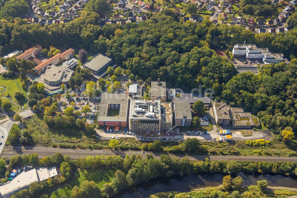 Luftaufnahme Arnsberg - Baustelle zum Neubau des Schulgebäudes Berufskolleg Berliner Platz in Arnsberg im Bundesland Nordrhein-Westfalen, Deutschland