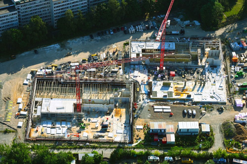 Leipzig von oben - Baustelle zum Neubau des Schulgebäudes Campus Dösner Weg in Leipzig im Bundesland Sachsen, Deutschland