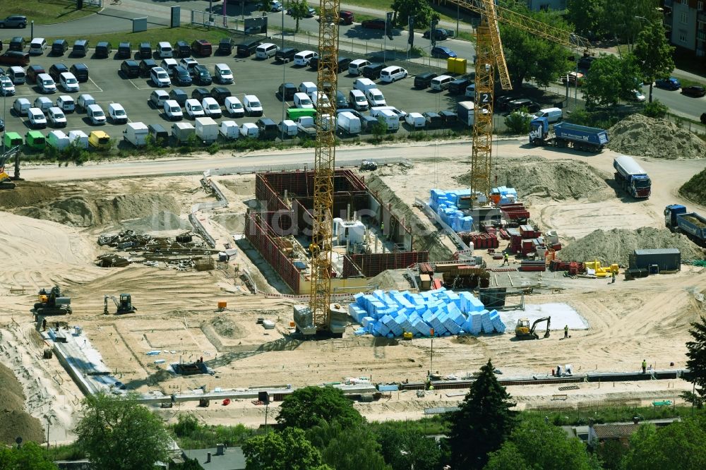 Berlin aus der Vogelperspektive: Baustelle zum Neubau des Schulgebäudes Clay-Oberschule im Stadtteil Rudow in Berlin, Deutschland