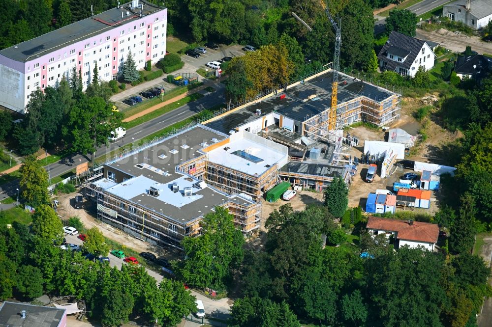 Bernau von oben - Baustelle zum Neubau des Schulgebäudes Evangelischen Grundschule in Bernau im Bundesland Brandenburg, Deutschland