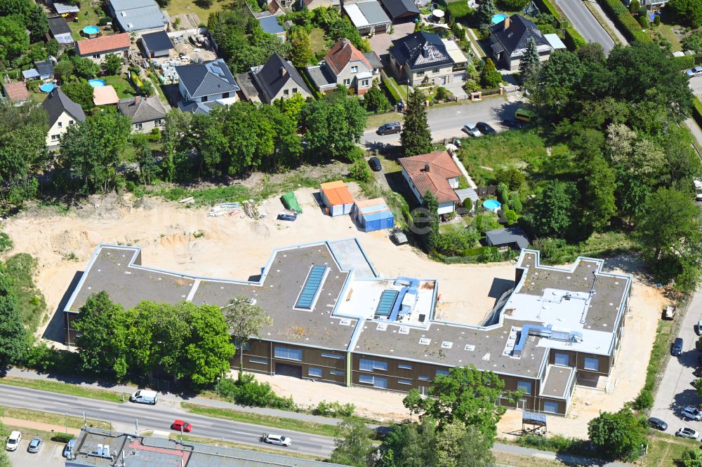 Bernau aus der Vogelperspektive: Baustelle zum Neubau des Schulgebäudes Evangelischen Grundschule in Bernau im Bundesland Brandenburg, Deutschland