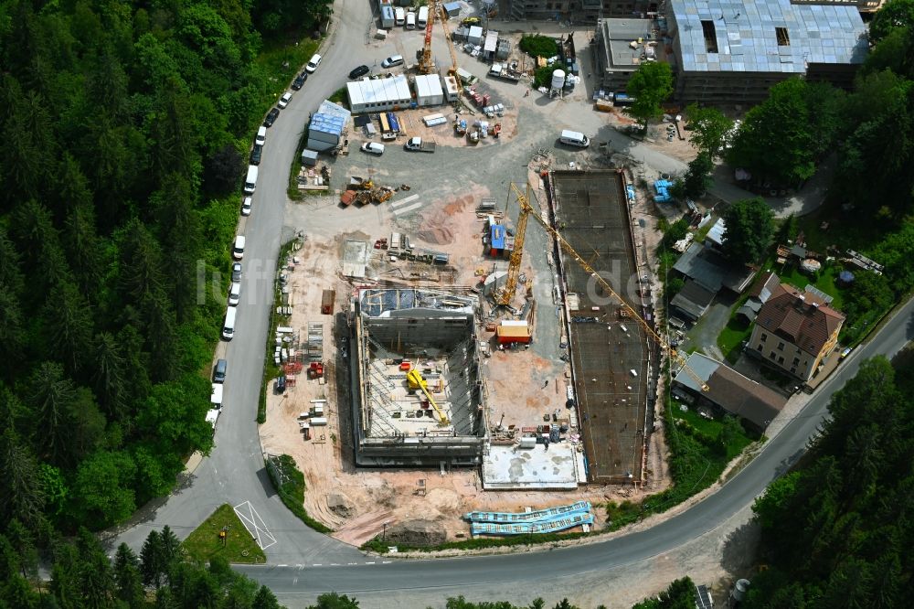 Luftbild Bad Reiboldsgrün - Baustelle zum Neubau des Schulgebäudes Forstschule in Bad Reiboldsgrün im Bundesland Sachsen, Deutschland