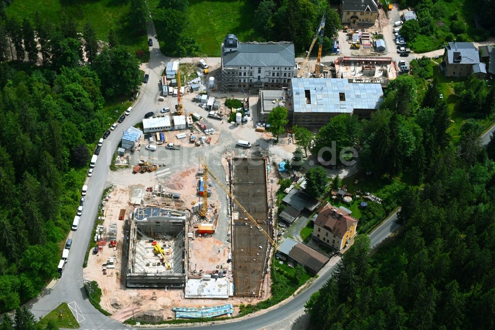 Bad Reiboldsgrün von oben - Baustelle zum Neubau des Schulgebäudes Forstschule in Bad Reiboldsgrün im Bundesland Sachsen, Deutschland