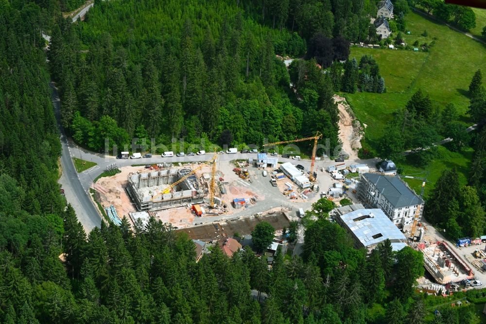 Luftaufnahme Bad Reiboldsgrün - Baustelle zum Neubau des Schulgebäudes Forstschule in Bad Reiboldsgrün im Bundesland Sachsen, Deutschland