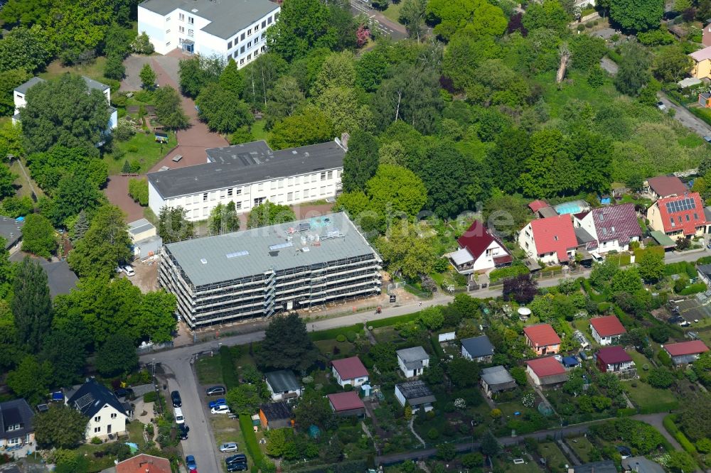 Luftbild Berlin - Baustelle zum Neubau eines Schulgebäudes auf dem Gelände der Paul Schmidt Schule im Ortsteil Hohenschönhausen in Berlin, Deutschland