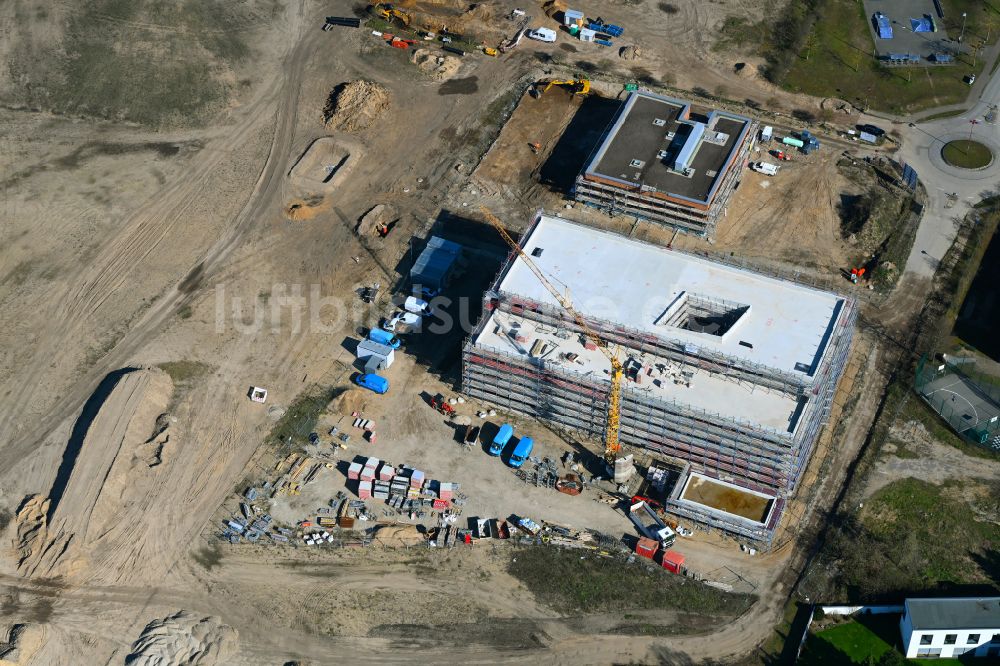 Luftaufnahme Parchim - Baustelle zum Neubau des Schulgebäudes Goethe-Regionalschule in Parchim im Bundesland Mecklenburg-Vorpommern, Deutschland