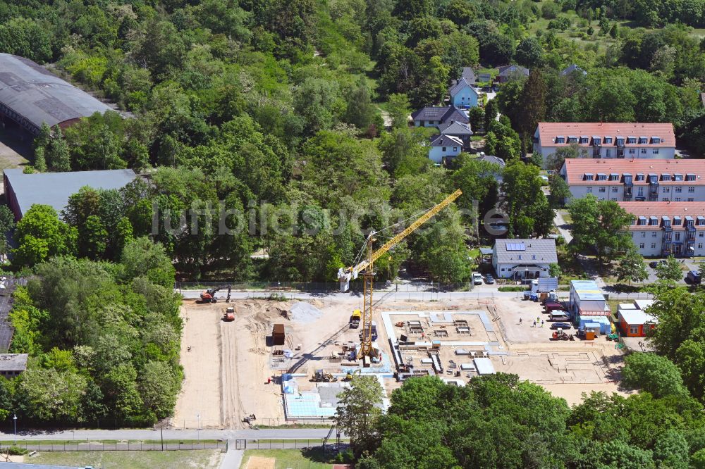 Luftaufnahme Werneuchen - Baustelle zum Neubau des Schulgebäudes Grundschule Im Rosenpark in Werneuchen im Bundesland Brandenburg, Deutschland