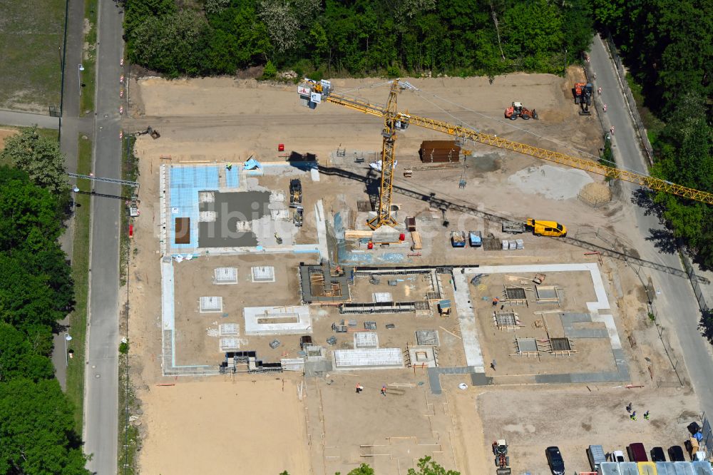 Werneuchen aus der Vogelperspektive: Baustelle zum Neubau des Schulgebäudes Grundschule Im Rosenpark in Werneuchen im Bundesland Brandenburg, Deutschland