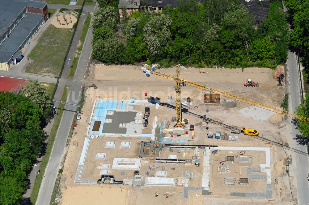 Luftbild Werneuchen - Baustelle zum Neubau des Schulgebäudes Grundschule Im Rosenpark in Werneuchen im Bundesland Brandenburg, Deutschland