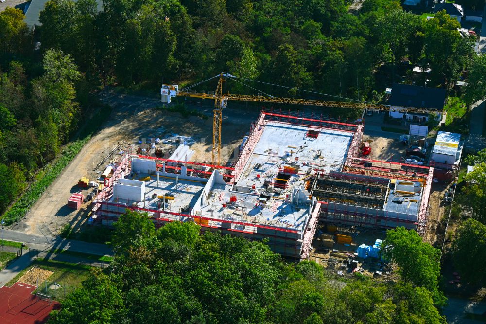 Luftbild Werneuchen - Baustelle zum Neubau des Schulgebäudes Grundschule Im Rosenpark in Werneuchen im Bundesland Brandenburg, Deutschland