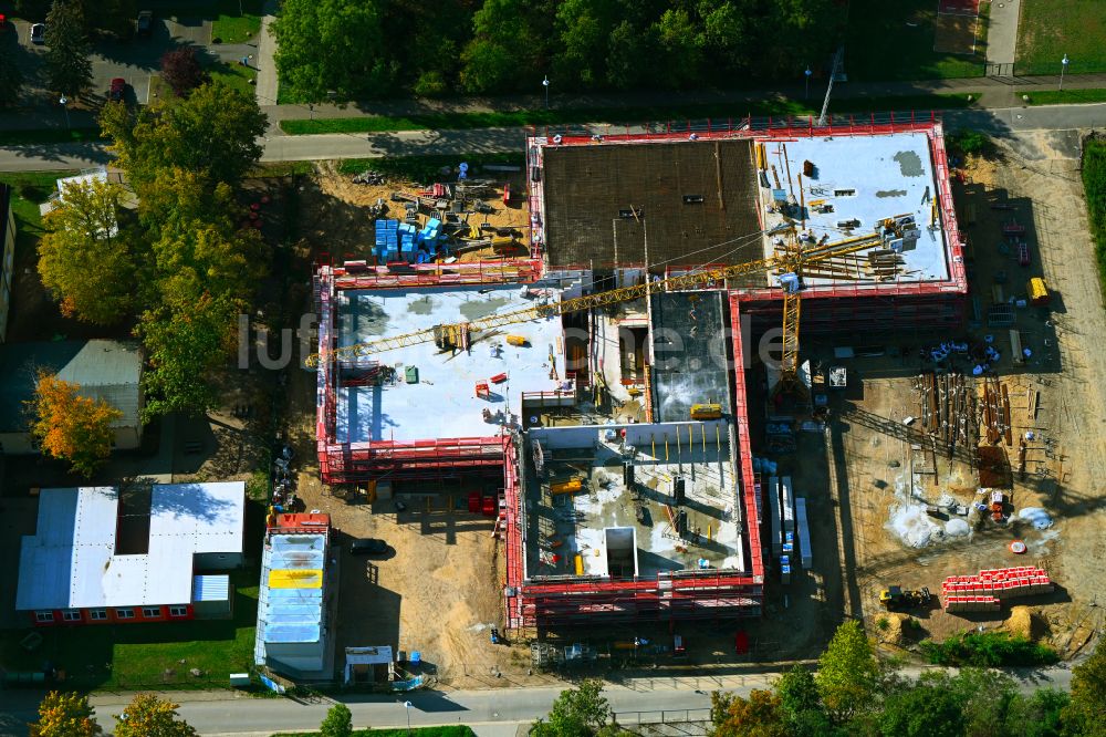 Luftbild Werneuchen - Baustelle zum Neubau des Schulgebäudes Grundschule Im Rosenpark in Werneuchen im Bundesland Brandenburg, Deutschland