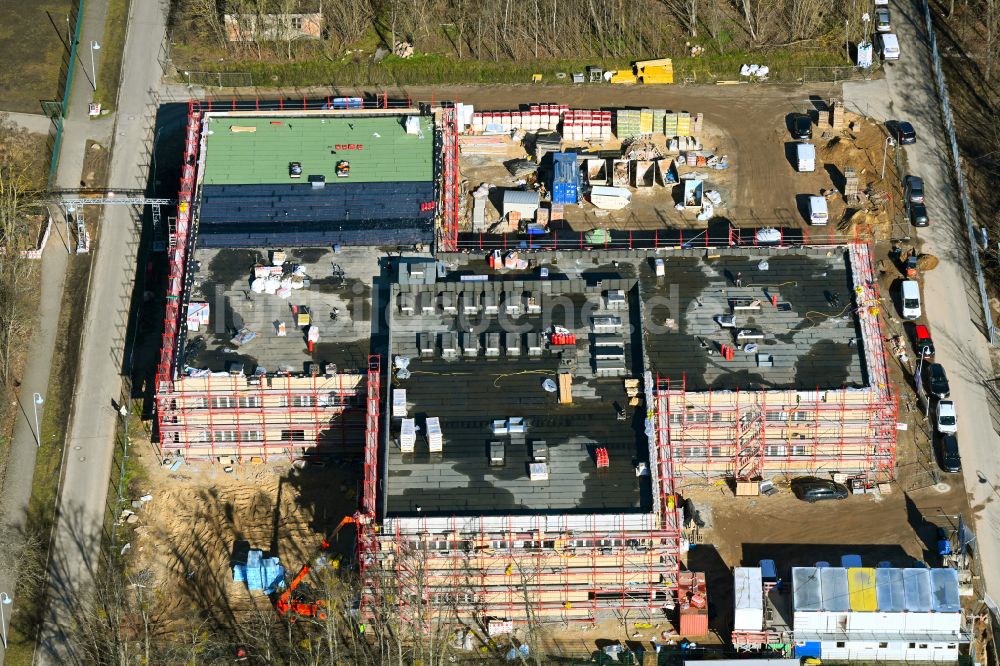 Luftbild Werneuchen - Baustelle zum Neubau des Schulgebäudes Grundschule Im Rosenpark in Werneuchen im Bundesland Brandenburg, Deutschland