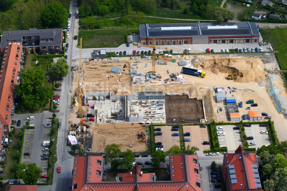 Luftaufnahme Potsdam - Baustelle zum Neubau des Schulgebäudes der Grundschule Rote Kaserne Ost an der Fritz-von-der-Lancken-Straße - Graf-von-Schwerin-Straße in Potsdam im Bundesland Brandenburg, Deutschland