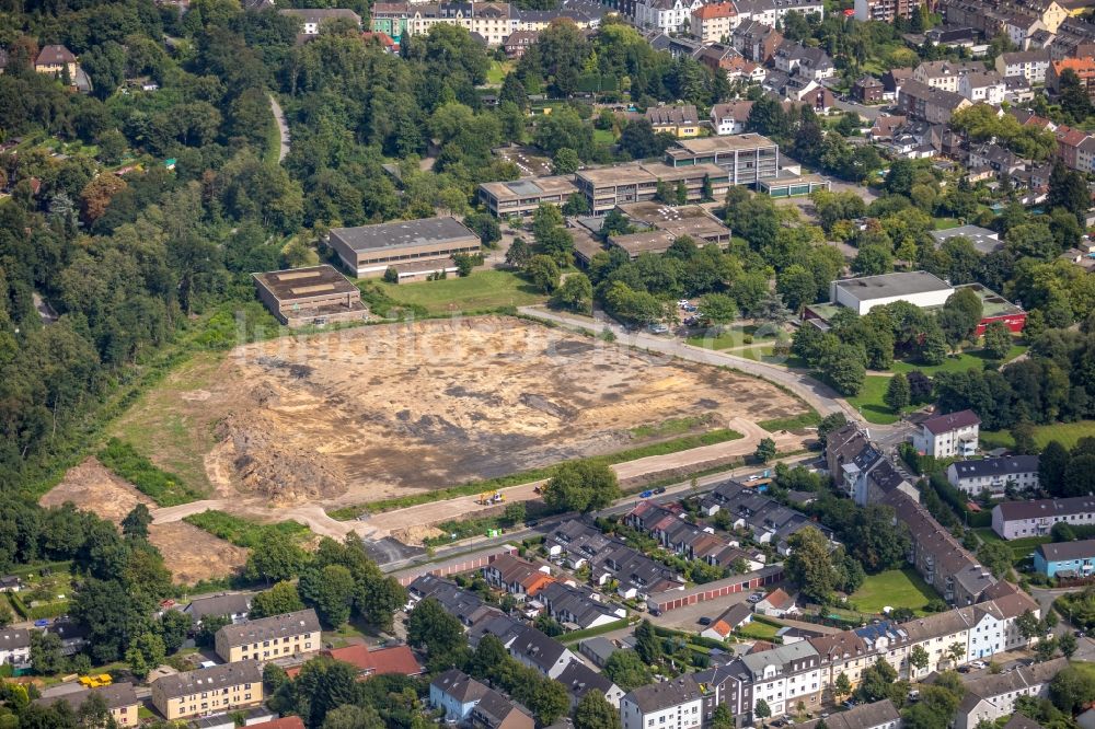 Luftaufnahme Essen - Baustelle zum Neubau des Schulgebäudes der Gustav-Heinemann-Schule entlang der Schonnebeckhöfe in Essen im Bundesland Nordrhein-Westfalen - NRW, Deutschland