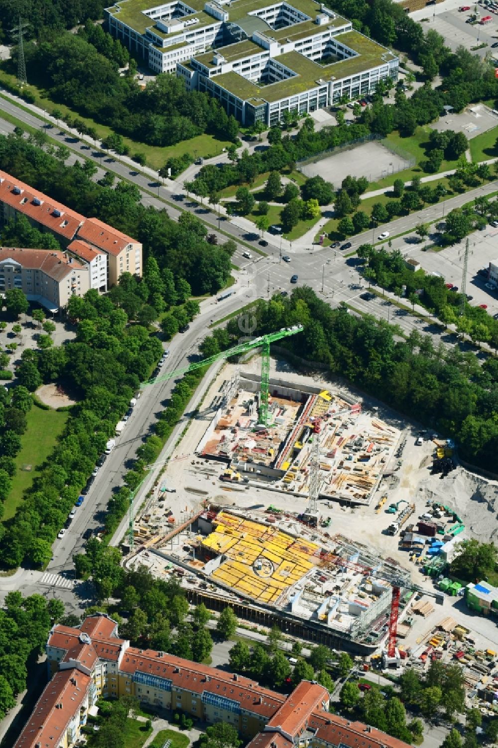 München von oben - Baustelle zum Neubau des Schulgebäudes an der Heidemannstraße in München im Bundesland Bayern, Deutschland