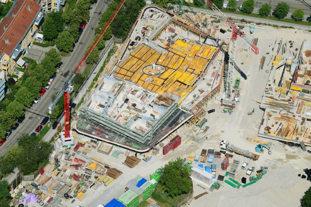 Luftbild München - Baustelle zum Neubau des Schulgebäudes an der Heidemannstraße in München im Bundesland Bayern, Deutschland