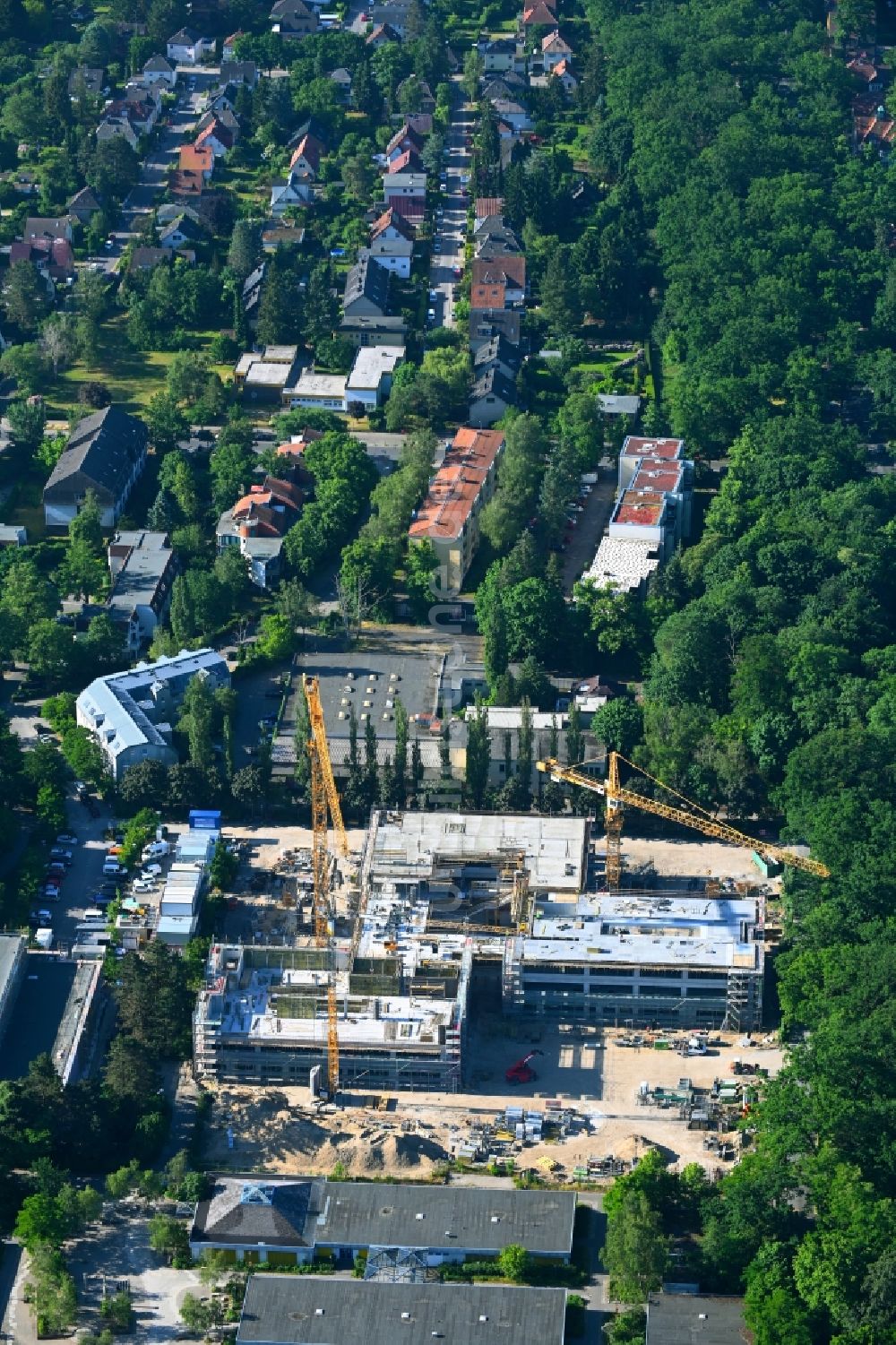 Berlin aus der Vogelperspektive: Baustelle zum Neubau des Schulgebäudes der Heinrich-Böll-Oberschule Am Forstacker im Ortsteil Hakenfelde in Berlin, Deutschland