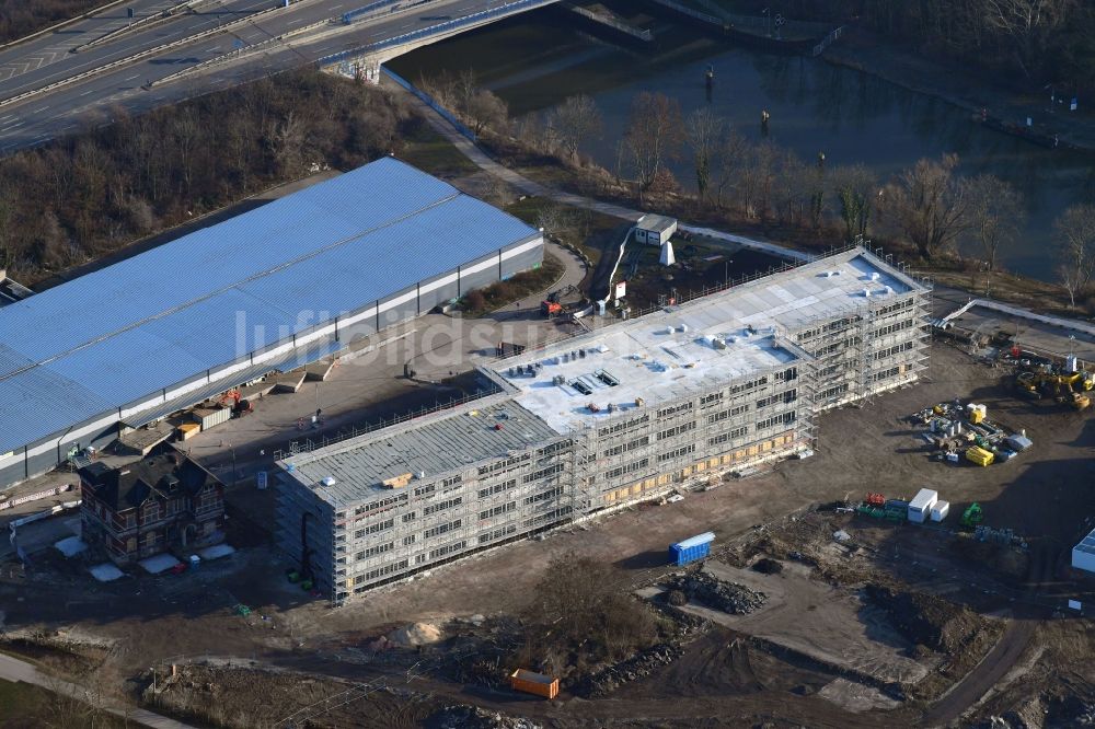 Halle (Saale) aus der Vogelperspektive: Baustelle zum Neubau des Schulgebäudes am Holzplatz in Halle (Saale) im Bundesland Sachsen-Anhalt, Deutschland