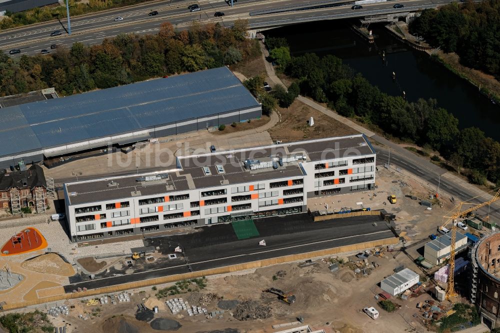 Luftbild Halle (Saale) - Baustelle zum Neubau des Schulgebäudes am Holzplatz in Halle (Saale) im Bundesland Sachsen-Anhalt, Deutschland