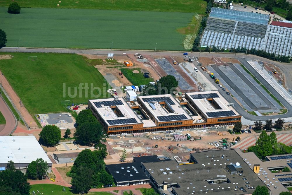 Rinteln aus der Vogelperspektive: Baustelle zum Neubau des Schulgebäudes einer IGS - Integrierten Gesamtschule an der Paul-Erdniß-Straße in Rinteln im Bundesland Niedersachsen, Deutschland