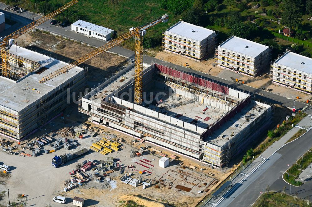 Luftaufnahme Werder (Havel) - Baustelle zum Neubau des Schulgebäudes an der Klaistower Straße - Elisabethstraße in Werder (Havel) im Bundesland Brandenburg, Deutschland