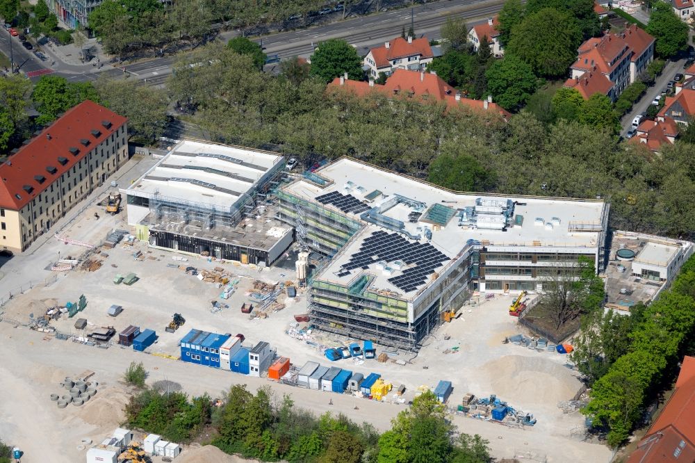 Luftbild München - Baustelle zum Neubau des Schulgebäudes im Kreativquartier in München im Bundesland Bayern, Deutschland