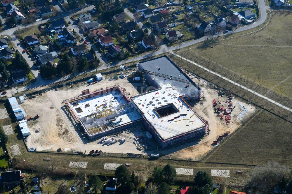 Luftbild Fredersdorf-Vogelsdorf - Baustelle zum Neubau des Schulgebäudes an der Landstraße - Lenbachstraße in Fredersdorf-Vogelsdorf im Bundesland Brandenburg, Deutschland