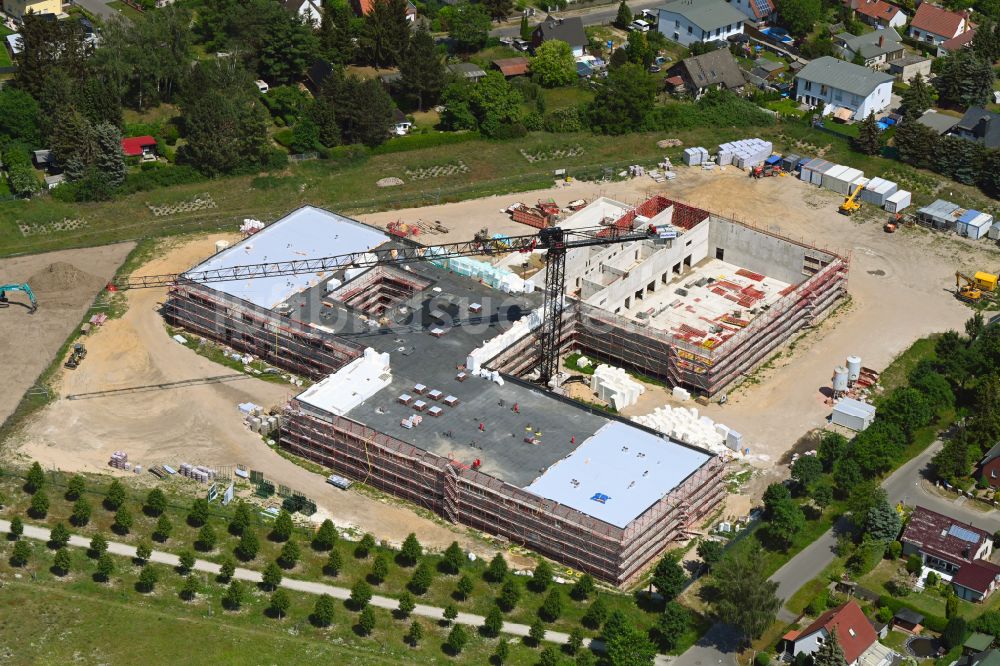 Fredersdorf-Vogelsdorf aus der Vogelperspektive: Baustelle zum Neubau des Schulgebäudes an der Landstraße - Lenbachstraße in Fredersdorf-Vogelsdorf im Bundesland Brandenburg, Deutschland