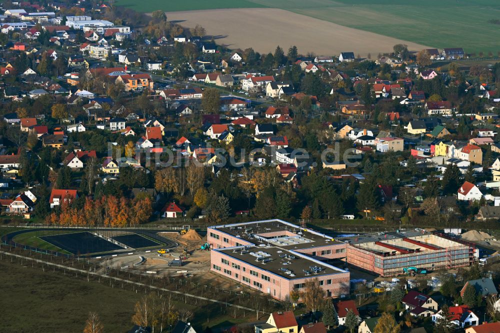 Fredersdorf-Vogelsdorf von oben - Baustelle zum Neubau des Schulgebäudes an der Landstraße - Lenbachstraße in Fredersdorf-Vogelsdorf im Bundesland Brandenburg, Deutschland