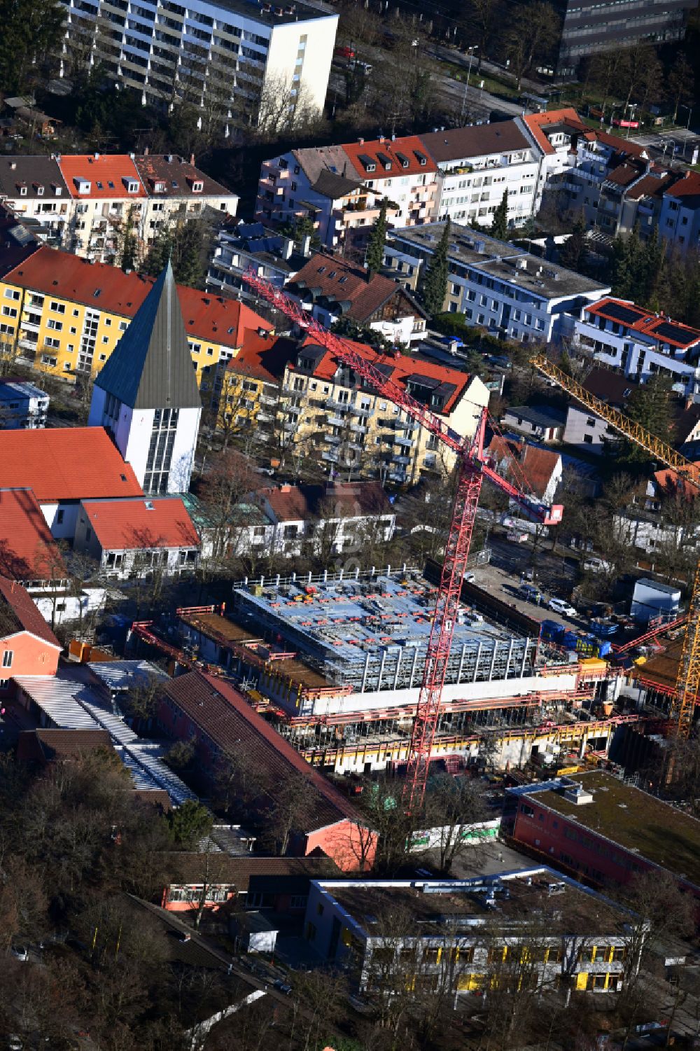 Luftbild München - Baustelle zum Neubau des Schulgebäudes - Mittelschule im Ortsteil Milbertshofen in München im Bundesland Bayern, Deutschland