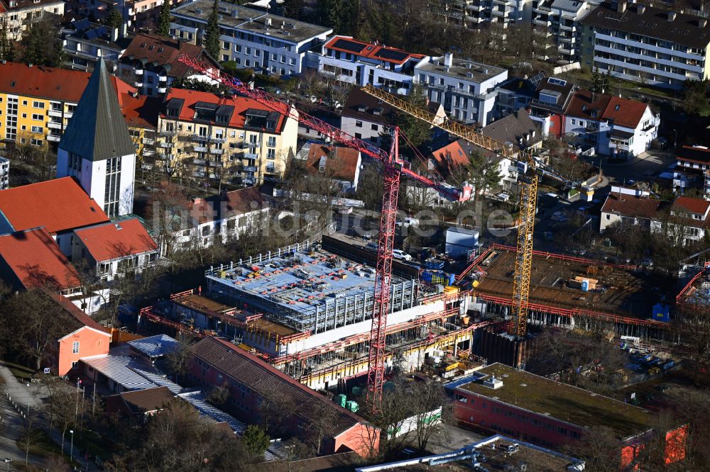 München von oben - Baustelle zum Neubau des Schulgebäudes - Mittelschule im Ortsteil Milbertshofen in München im Bundesland Bayern, Deutschland