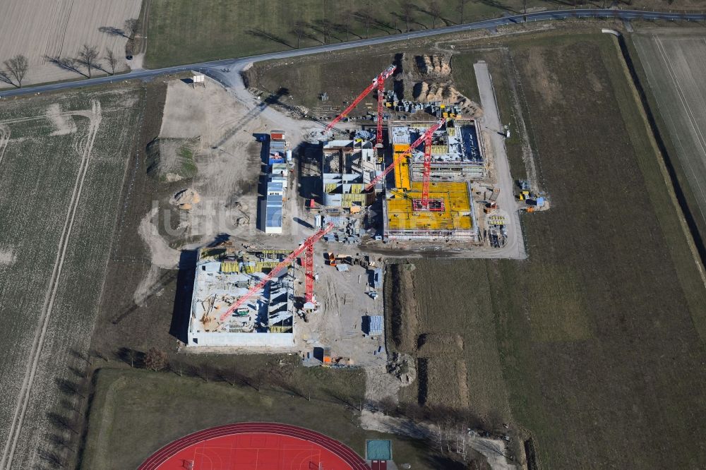 Altlandsberg von oben - Baustelle zum Neubau des Schulgebäudes Neuer Schulcampus in Altlandsberg im Bundesland Brandenburg, Deutschland