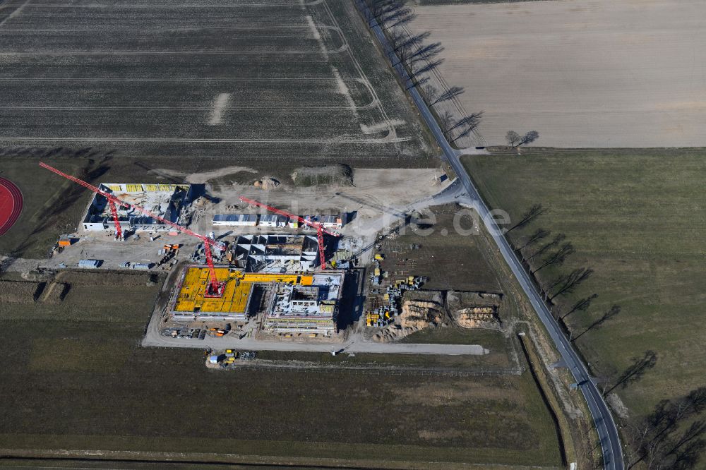 Altlandsberg von oben - Baustelle zum Neubau des Schulgebäudes Neuer Schulcampus in Altlandsberg im Bundesland Brandenburg, Deutschland