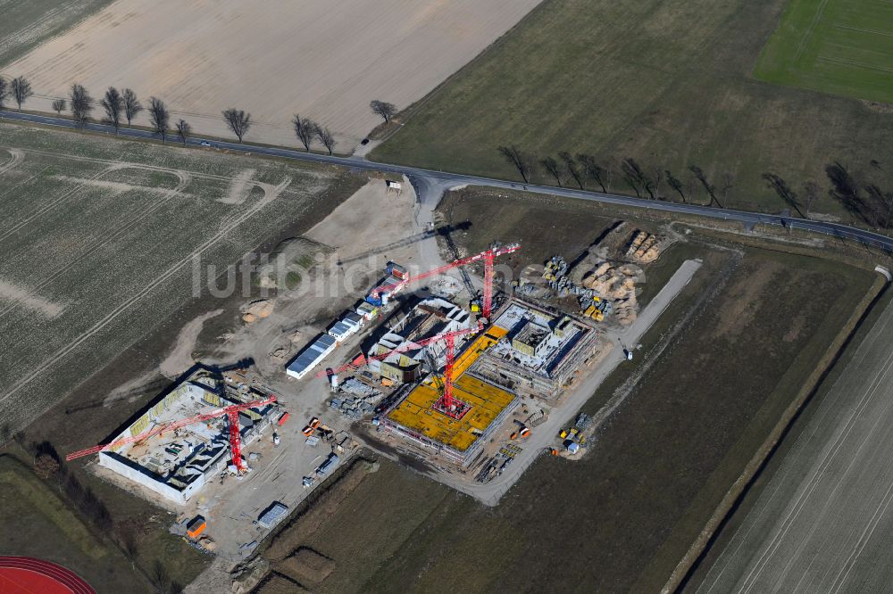 Altlandsberg von oben - Baustelle zum Neubau des Schulgebäudes Neuer Schulcampus in Altlandsberg im Bundesland Brandenburg, Deutschland