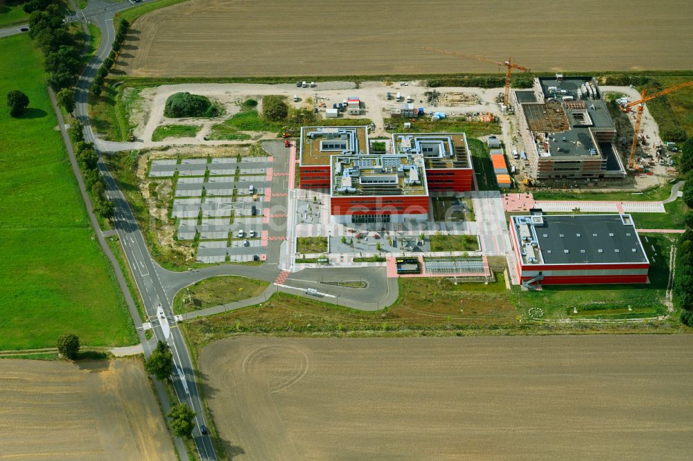 Luftaufnahme Altlandsberg - Baustelle zum Neubau des Schulgebäudes Neuer Schulcampus in Altlandsberg im Bundesland Brandenburg, Deutschland