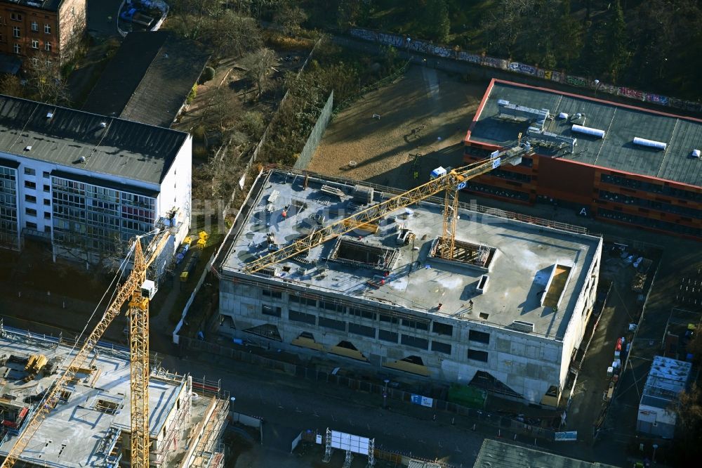 Berlin von oben - Baustelle zum Neubau des Schulgebäudes an der Pufendorfstraße in Berlin, Deutschland