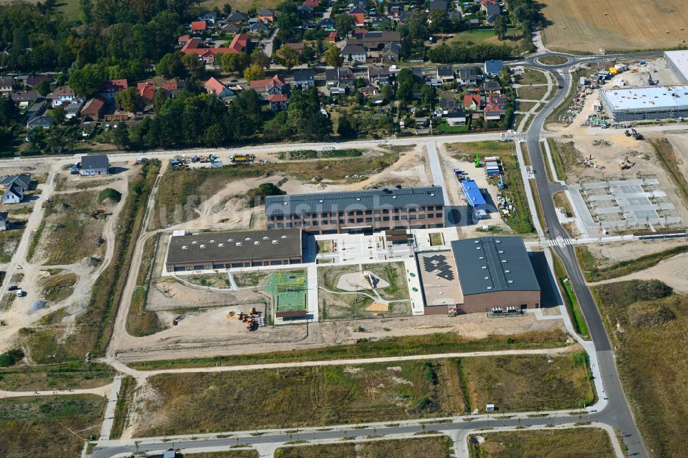 Neuenhagen aus der Vogelperspektive: Baustelle zum Neubau des Schulgebäudes Schulcampus Gruscheweg in Neuenhagen im Bundesland Brandenburg, Deutschland