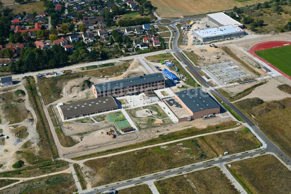 Luftbild Neuenhagen - Baustelle zum Neubau des Schulgebäudes Schulcampus Gruscheweg in Neuenhagen im Bundesland Brandenburg, Deutschland