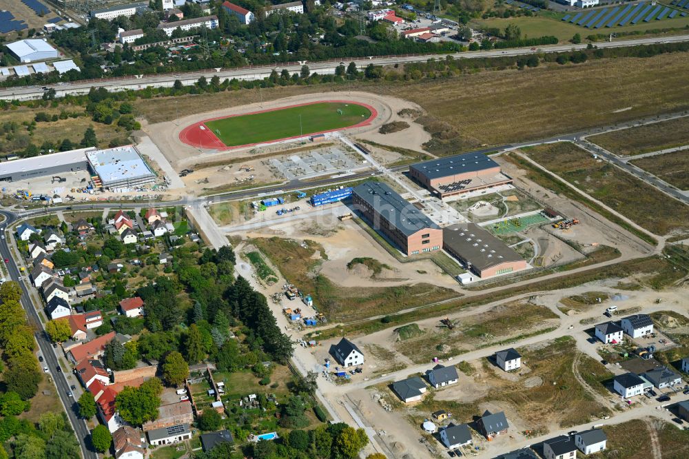 Luftbild Neuenhagen - Baustelle zum Neubau des Schulgebäudes Schulcampus Gruscheweg in Neuenhagen im Bundesland Brandenburg, Deutschland