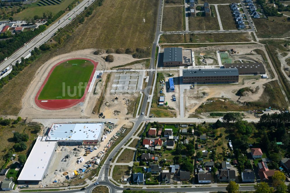 Luftaufnahme Neuenhagen - Baustelle zum Neubau des Schulgebäudes Schulcampus Gruscheweg in Neuenhagen im Bundesland Brandenburg, Deutschland