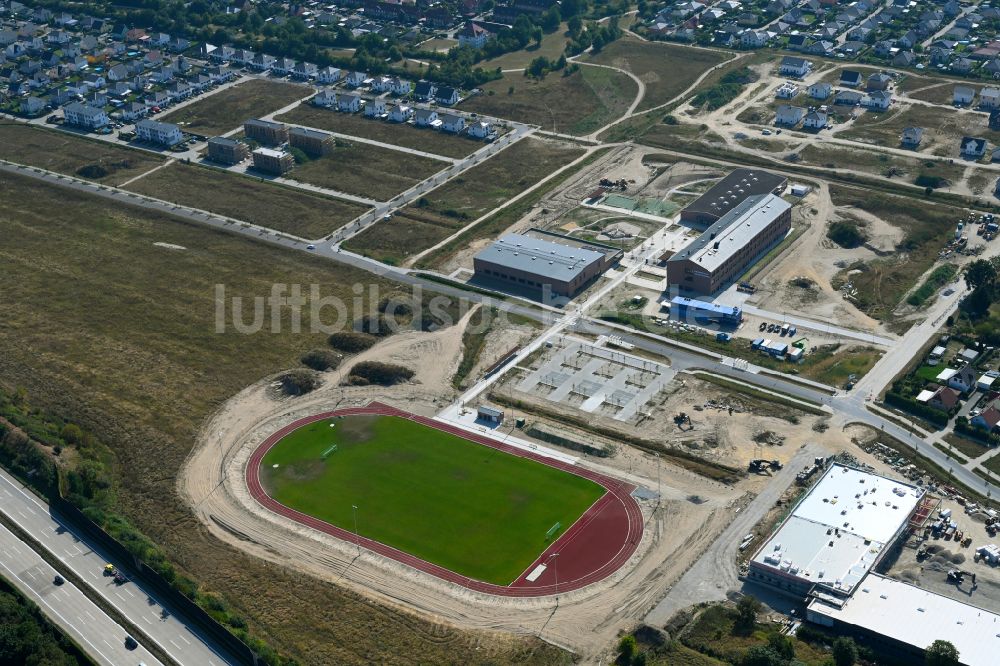 Luftbild Neuenhagen - Baustelle zum Neubau des Schulgebäudes Schulcampus Gruscheweg in Neuenhagen im Bundesland Brandenburg, Deutschland