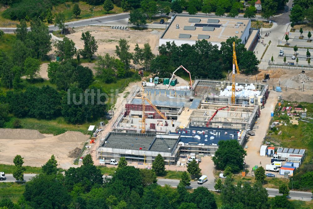 Luftbild Wustermark - Baustelle zum Neubau des Schulgebäudes am Schulzentrum Heinz Sielmann in Wustermark im Bundesland Brandenburg, Deutschland