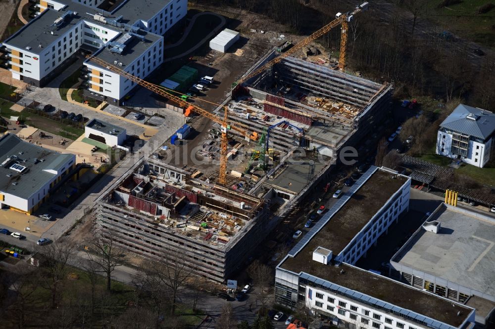 Leipzig aus der Vogelperspektive: Baustelle zum Neubau des Schulgebäudes Sportoberschule am Nordrand des Waldstraßenviertels in Leipzig im Bundesland Sachsen