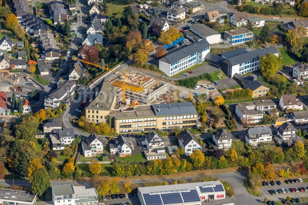 Luftaufnahme Meschede - Baustelle zum Neubau des Schulgebäudes der St. Walburga-Schule in Meschede im Bundesland Nordrhein-Westfalen, Deutschland