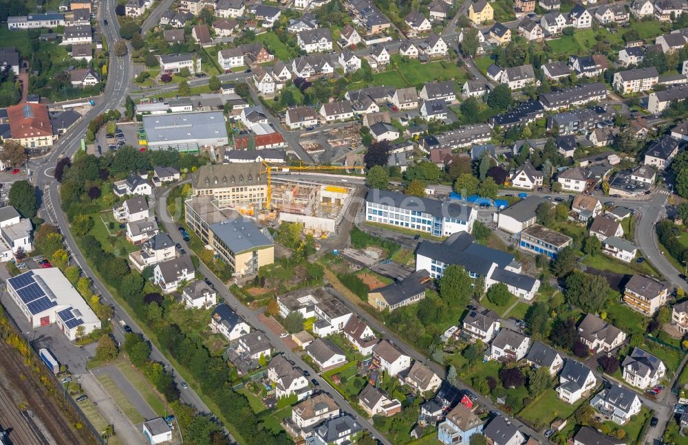 Luftaufnahme Meschede - Baustelle zum Neubau des Schulgebäudes der St. Walburga-Schule in Meschede im Bundesland Nordrhein-Westfalen, Deutschland